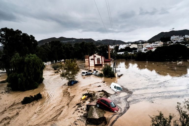 西班牙瓦伦西亚地区遭遇暴雨和洪水，造成至少51人死亡