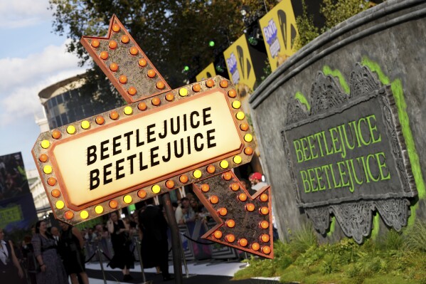 《Beetlejuice》(Beetlejuice)再次登顶;保守派纪录片《我是种族主义者》跻身票房前五