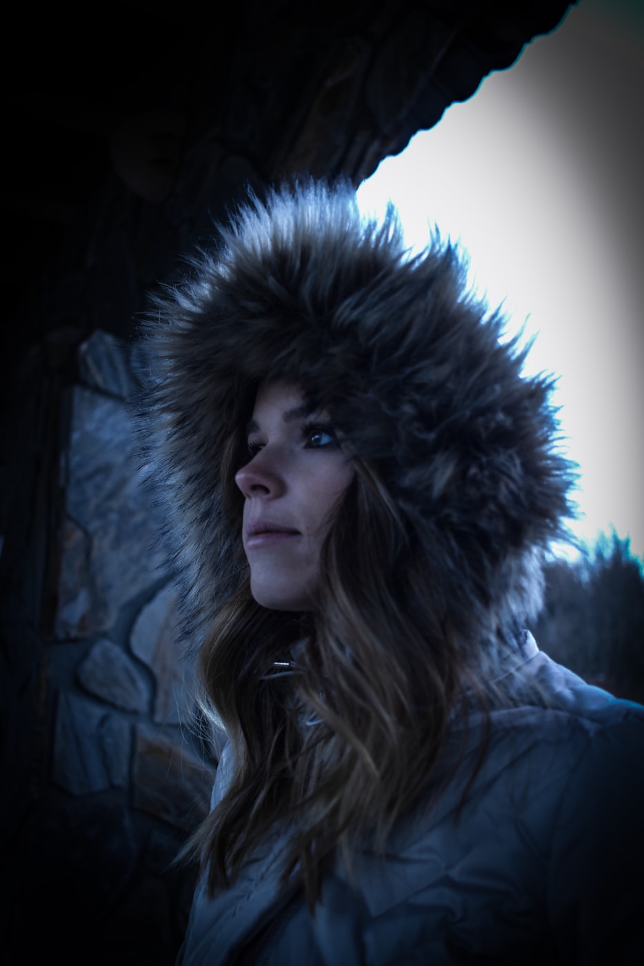 权力的游戏，红魔女，权力的迷宫与人性之光的交织